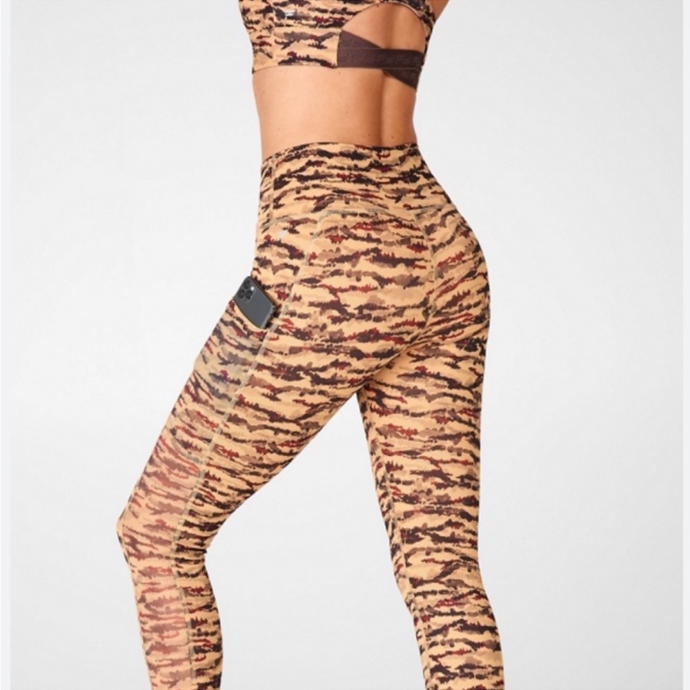 2pc Set. Fabletics. Size Small. On The Go Powerho… - image 8